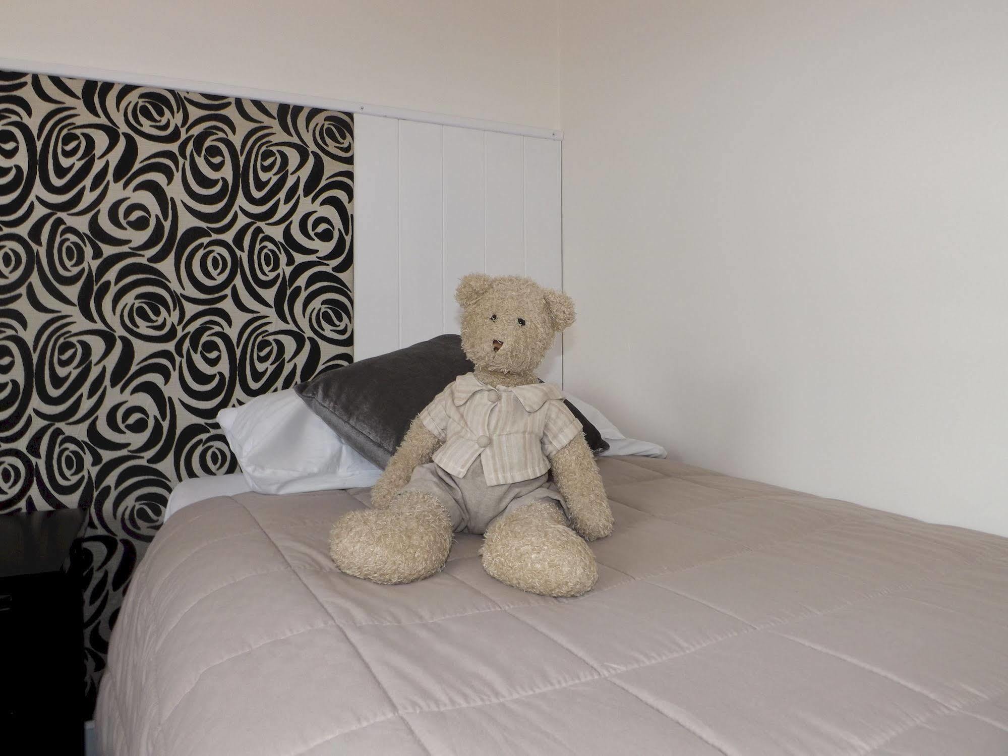High Street Living Motel Пиктон Экстерьер фото